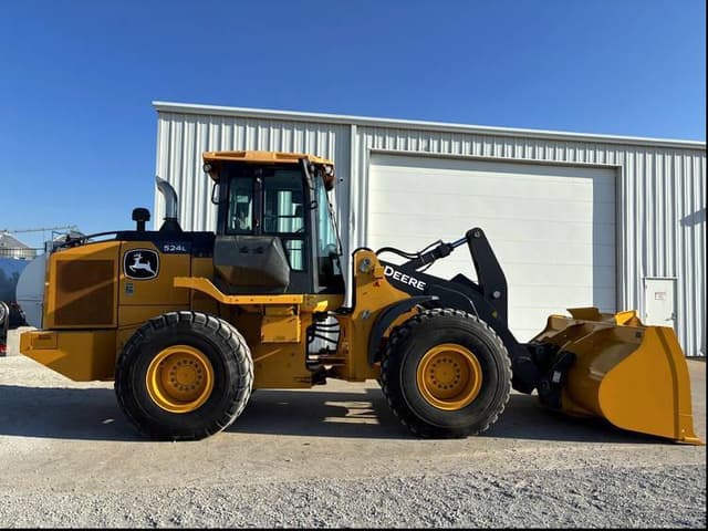 Image of John Deere 524L equipment image 3