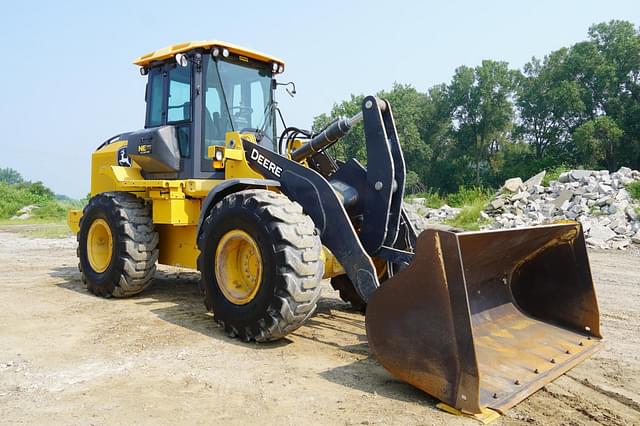 Image of John Deere 524L equipment image 3