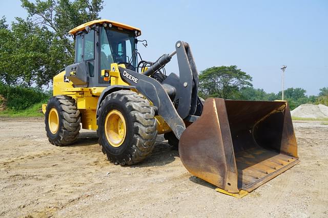 Image of John Deere 524L equipment image 4