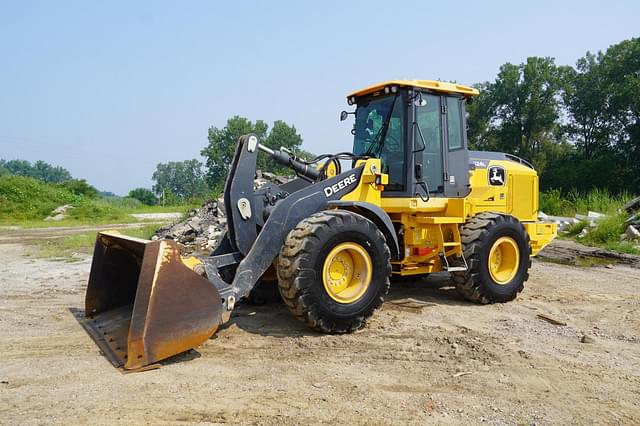 Image of John Deere 524L equipment image 1