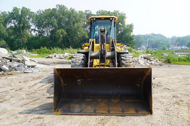 Image of John Deere 524L equipment image 2