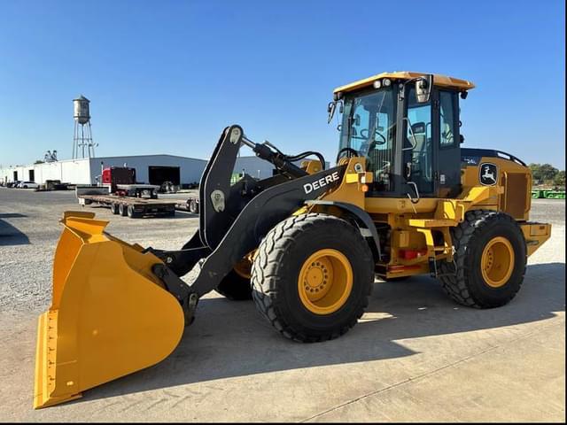 Image of John Deere 524L equipment image 1