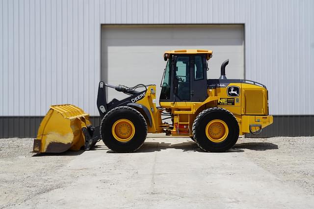 Image of John Deere 544L equipment image 1