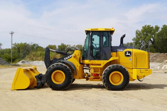 Image of John Deere 544L equipment image 1