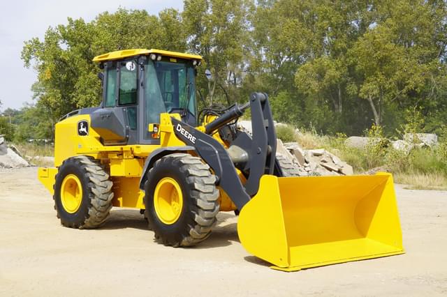 Image of John Deere 544L equipment image 4