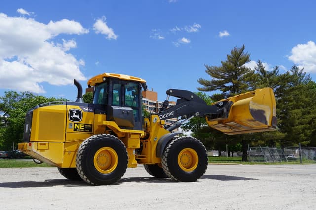 Image of John Deere 544L equipment image 4