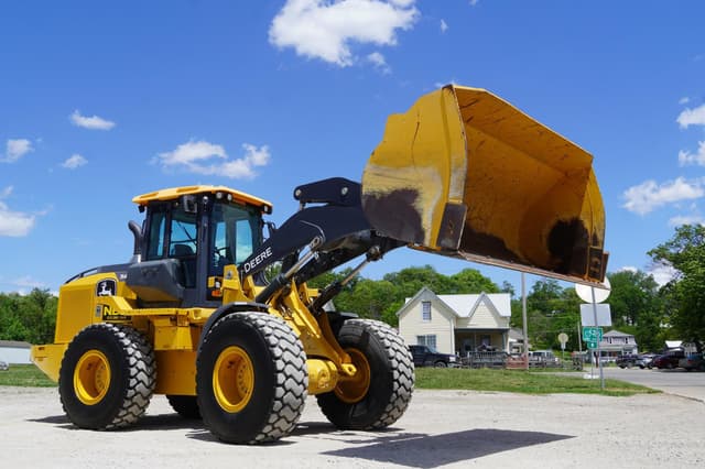 Image of John Deere 544L equipment image 2