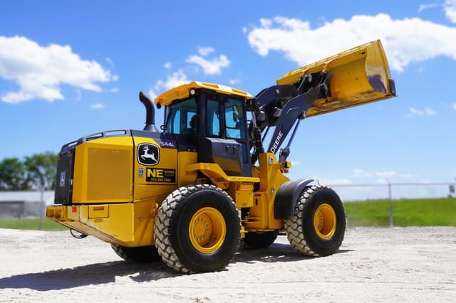 Image of John Deere 544L equipment image 1