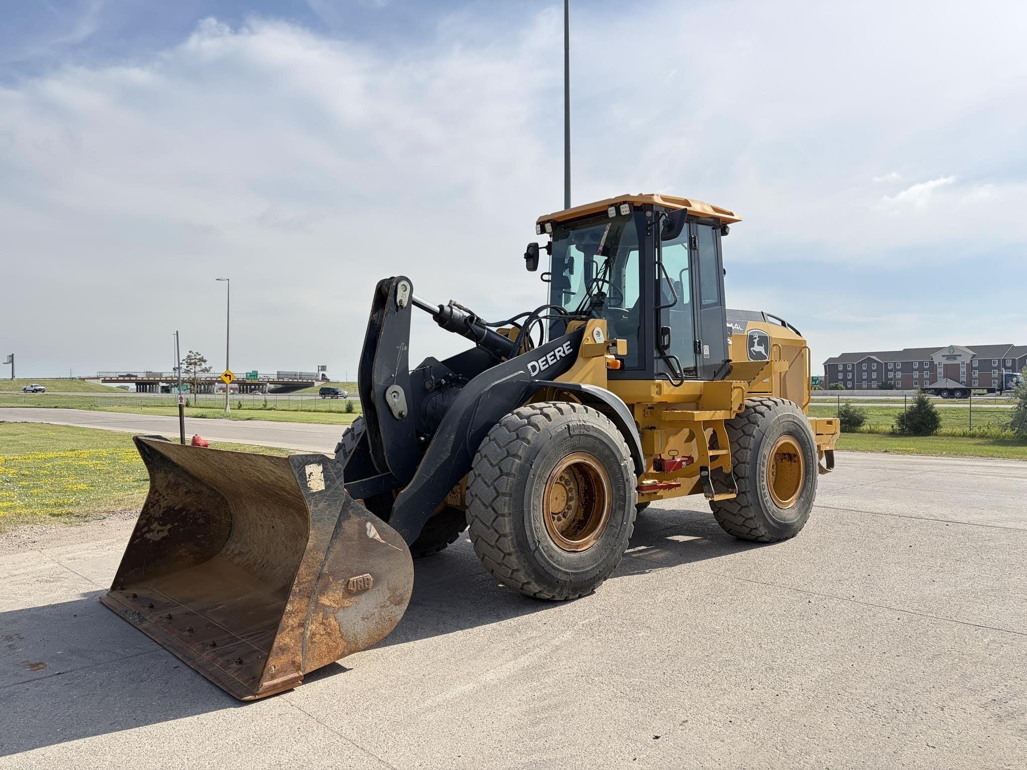 2019 John Deere 544L Equipment Image0