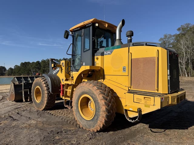 Image of John Deere 624L equipment image 2