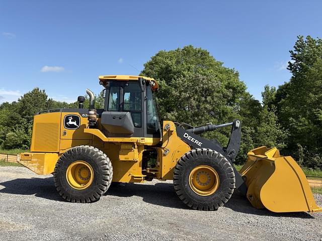 Image of John Deere 624L equipment image 2