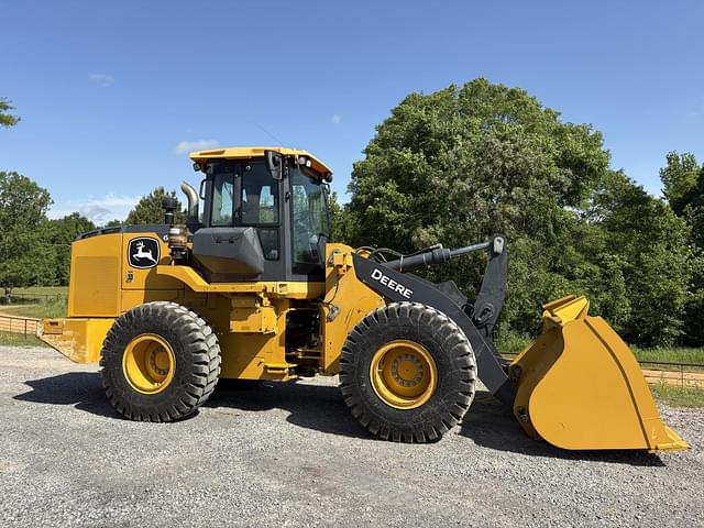 Image of John Deere 624L equipment image 1