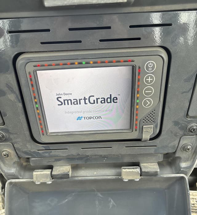 Image of John Deere 700K LGP equipment image 4