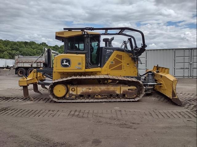 Image of John Deere 850L WLT equipment image 2