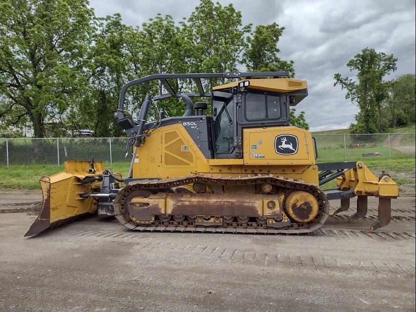Image of John Deere 850L WLT Primary image