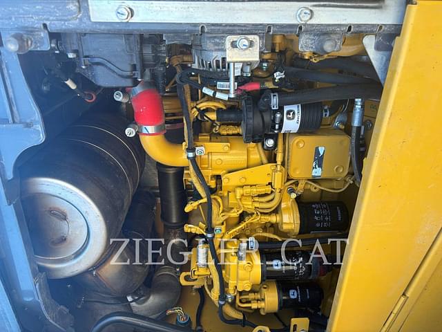 Image of John Deere 544L equipment image 3