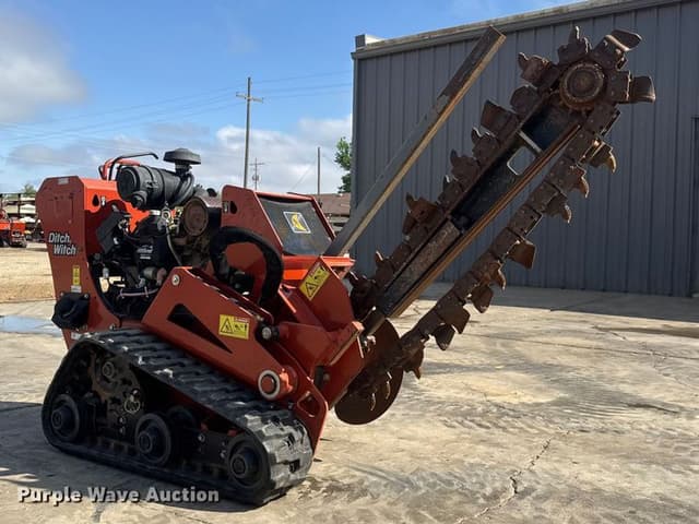 Image of Ditch Witch C24X equipment image 2