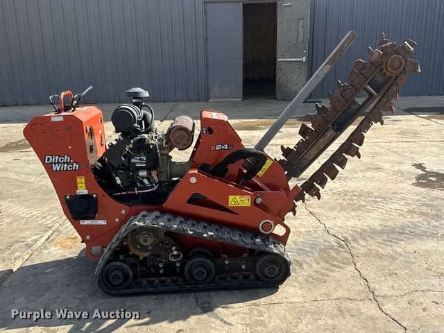 Image of Ditch Witch C24X equipment image 3