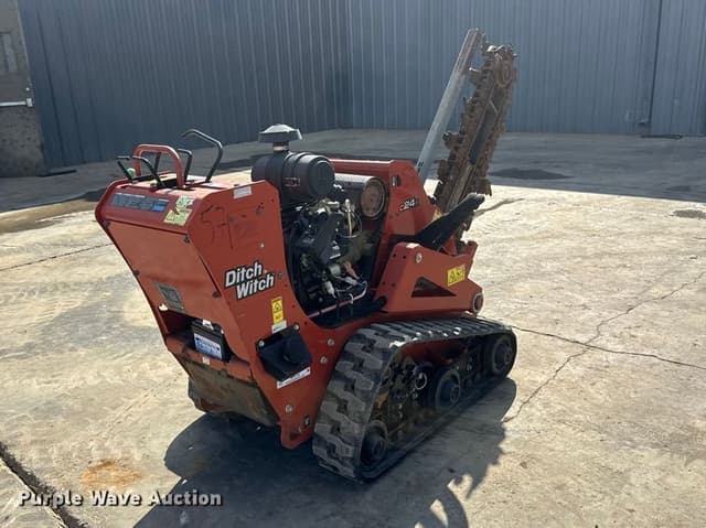 Image of Ditch Witch C24X equipment image 4