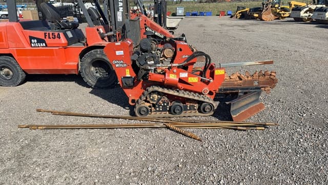 Image of Ditch Witch C24X equipment image 3