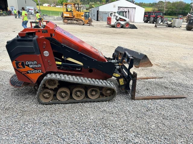 Image of Ditch Witch SK1050 equipment image 4