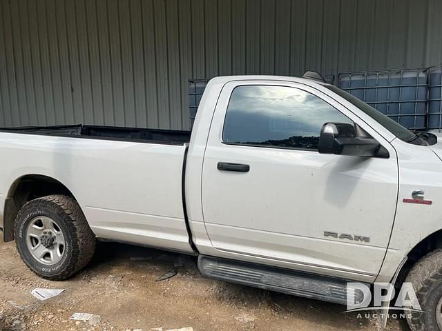 Image of Dodge Ram 3500 equipment image 3