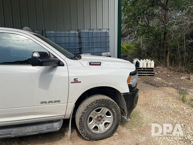 Image of Dodge Ram 3500 equipment image 2