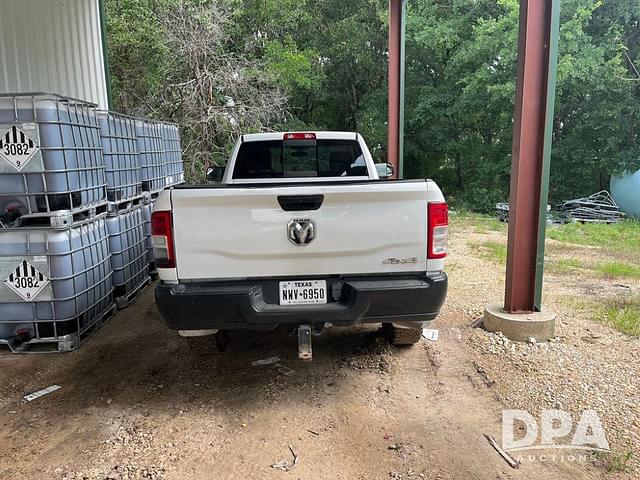 Image of Dodge Ram 3500 equipment image 4