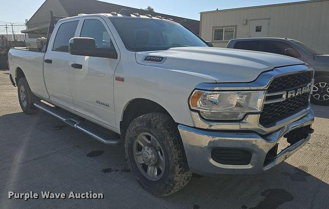 Image of Dodge Ram 2500HD equipment image 2