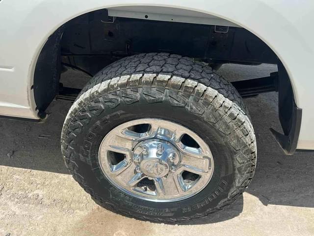 Image of Dodge Ram 3500 equipment image 4