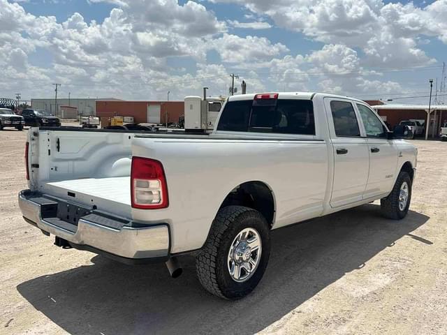 Image of Dodge Ram 3500 equipment image 2