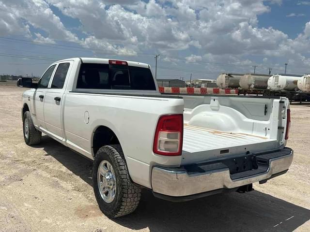 Image of Dodge Ram 3500 equipment image 3