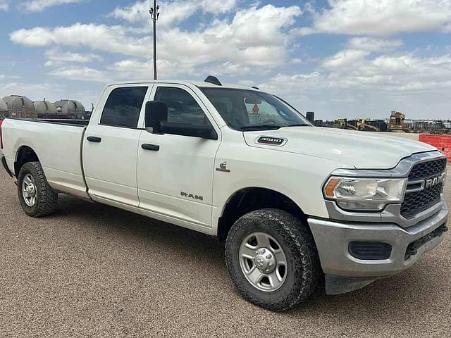 Image of Dodge Ram 3500 equipment image 2