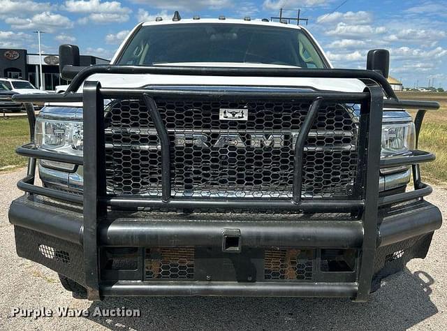 Image of Dodge Ram 3500HD equipment image 1