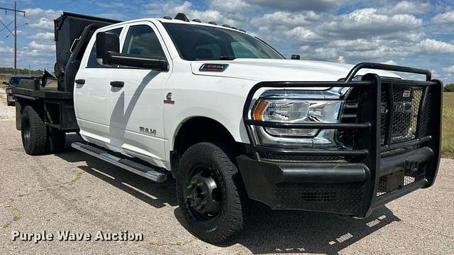 Image of Dodge Ram 3500HD equipment image 2