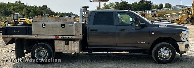 Image of Dodge Ram 3500HD equipment image 3