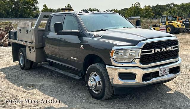 Image of Dodge Ram 3500HD equipment image 2