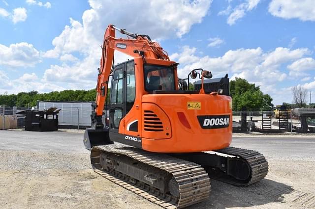 Image of  Doosan DX140LCR-5 equipment image 4