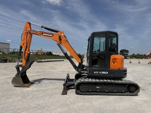 Image of Doosan DX50 equipment image 1