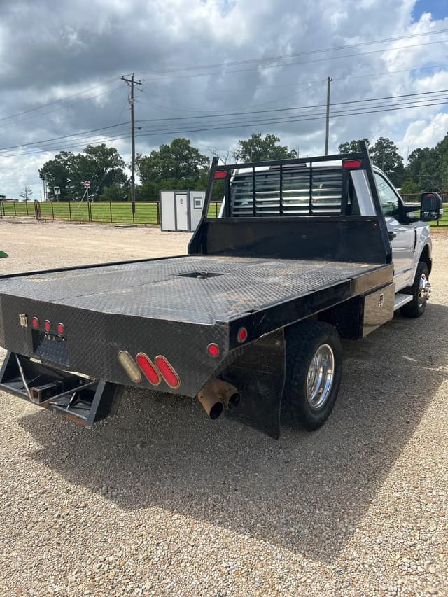 Image of Ford F-350 equipment image 3