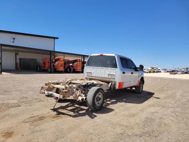 Image of Ford F-350 equipment image 4