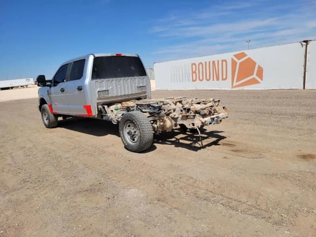 Image of Ford F-350 equipment image 2