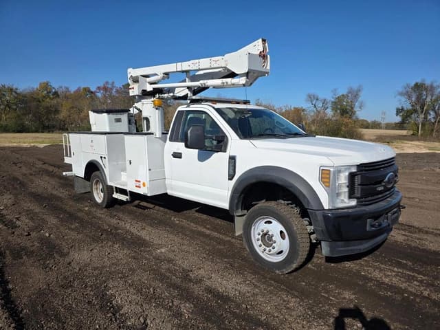 Image of Ford F-550 equipment image 2