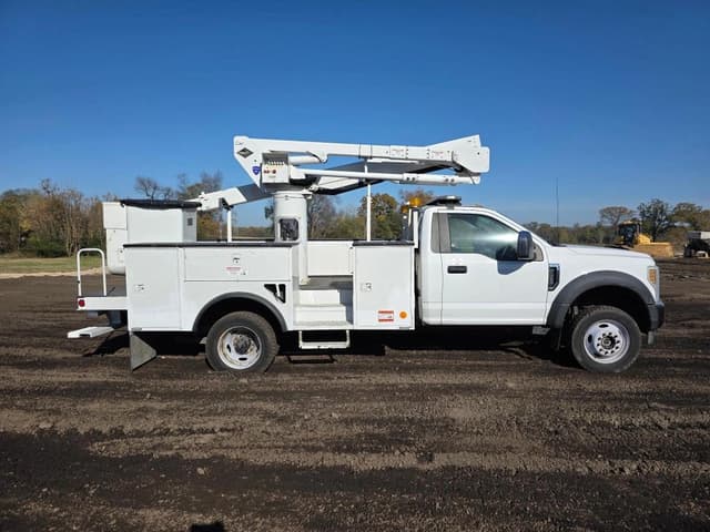 Image of Ford F-550 equipment image 3