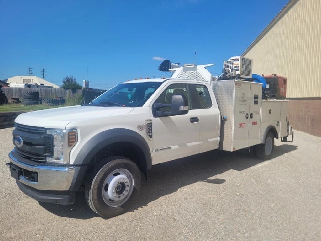 Image of Ford F-550 Primary image