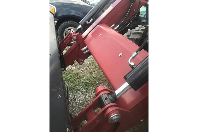 Image of Case IH Farmall 100C equipment image 4