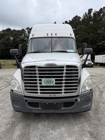 Main image Freightliner Cascadia