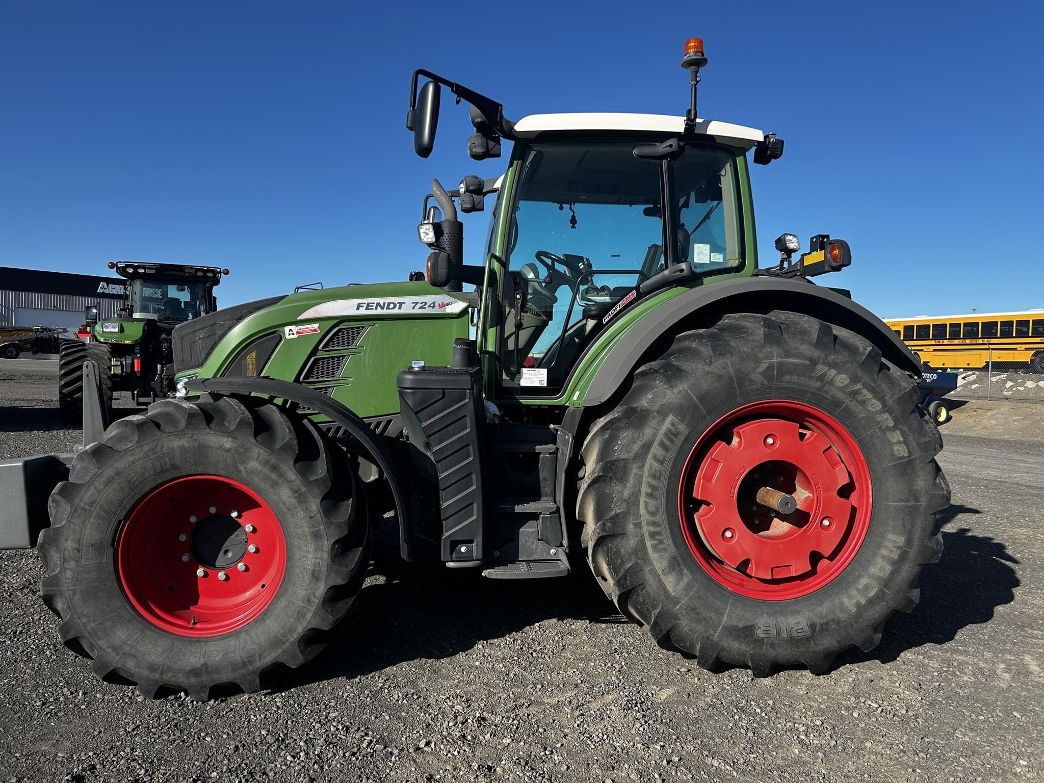 2019 Fendt 724 Vario Equipment Image0