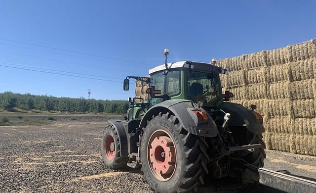 Image of Fendt 826 Vario equipment image 2