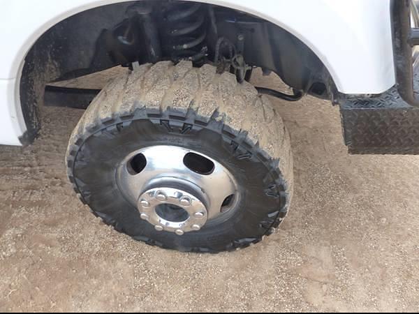 Image of Ford F-350 equipment image 4
